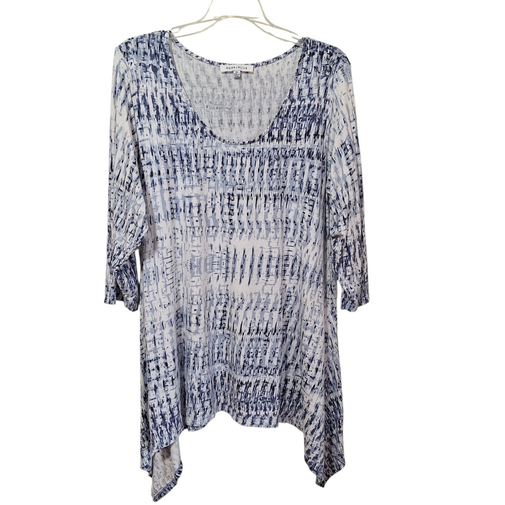Rose + Olive Blue White Abstract Print Sharkbite Hem Tunic Top 2X 3/4 Sleeve